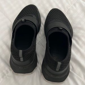 Women’s Sorel slip on tennis shoes